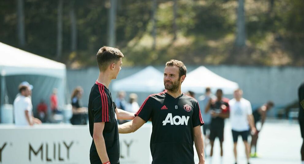Picture TNFreestyle / Tom Nolan with Juan Mata in LA for Manchester United Training