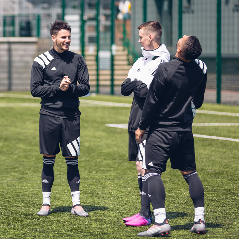 Picture TNFreestyle / Tom Nolan with The F2 Freestylers for Adidas Football